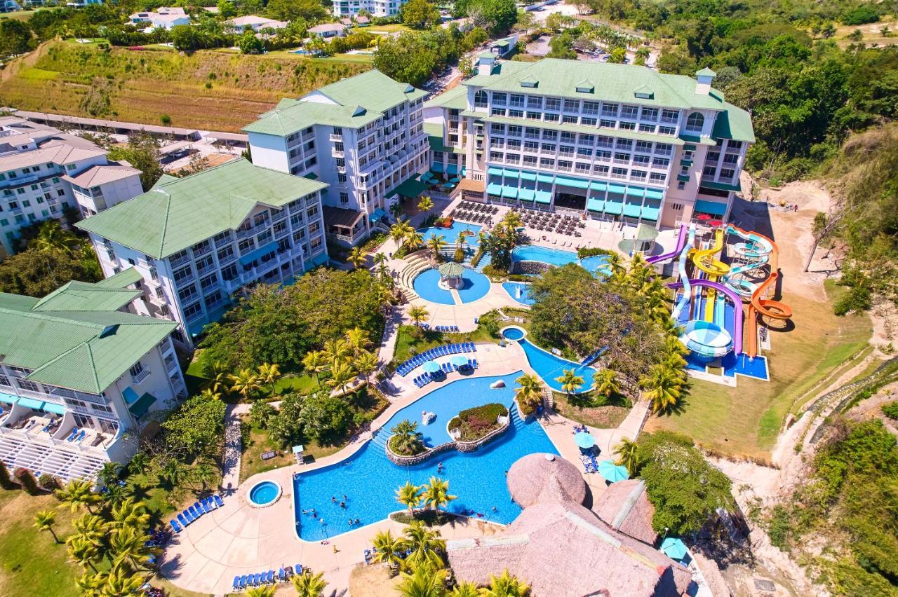 מלון סנטה קלרה Gran Evenia Bijao מראה חיצוני תמונה Aerial view of the hotel