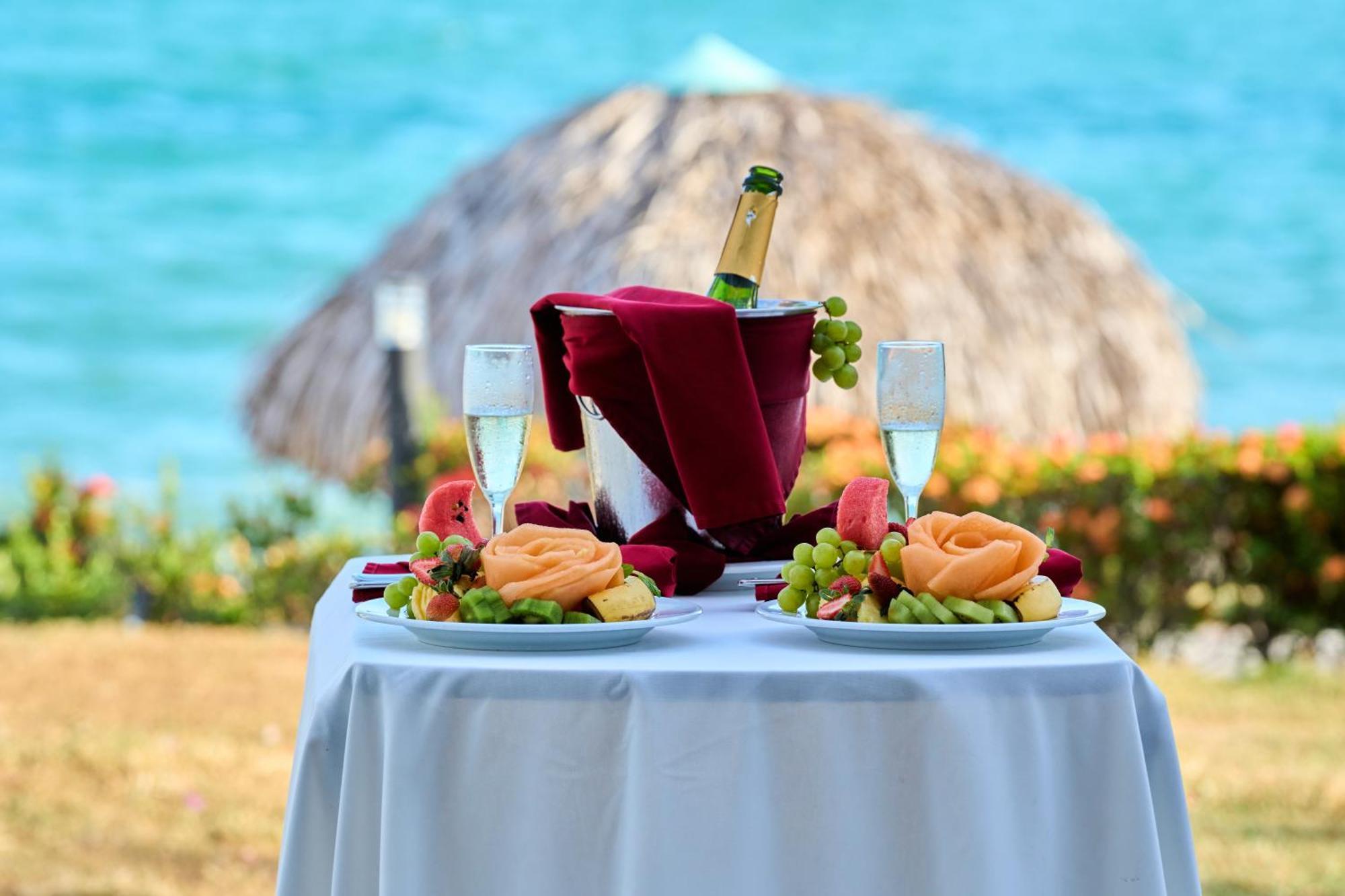 מלון סנטה קלרה Gran Evenia Bijao מראה חיצוני תמונה Champagne at the beach