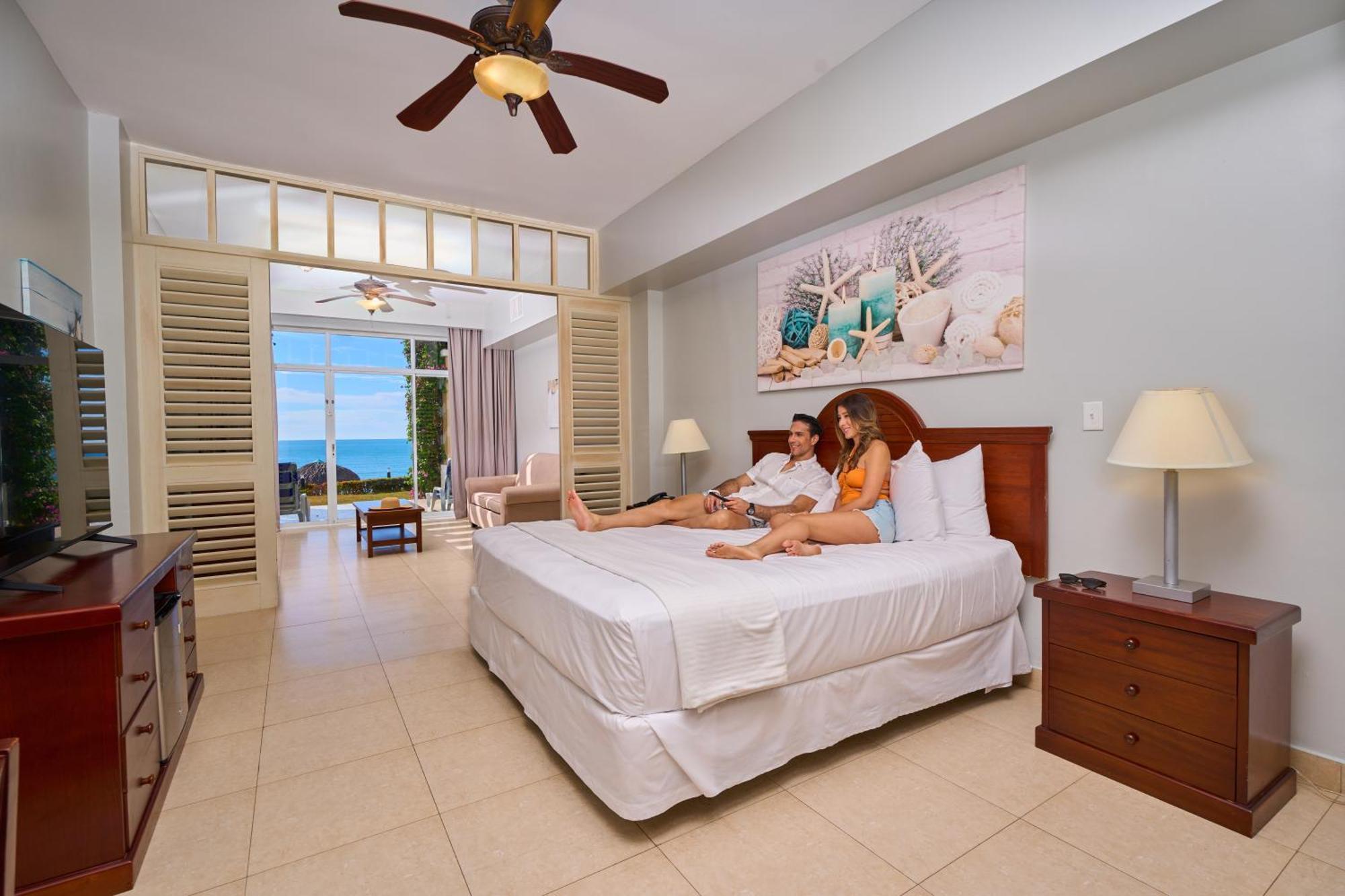 מלון סנטה קלרה Gran Evenia Bijao מראה חיצוני תמונה A bedroom at the Iberostar Grand Hotel Bávaro