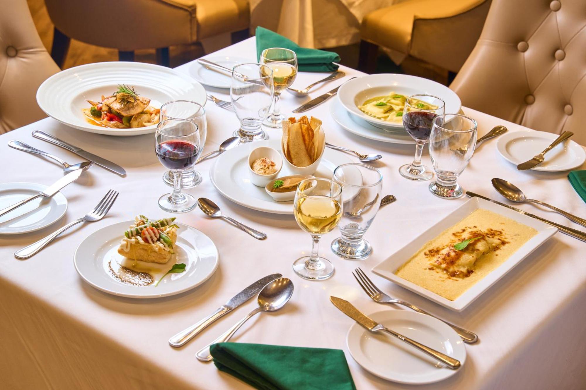 מלון סנטה קלרה Gran Evenia Bijao מראה חיצוני תמונה A table set for fine dining