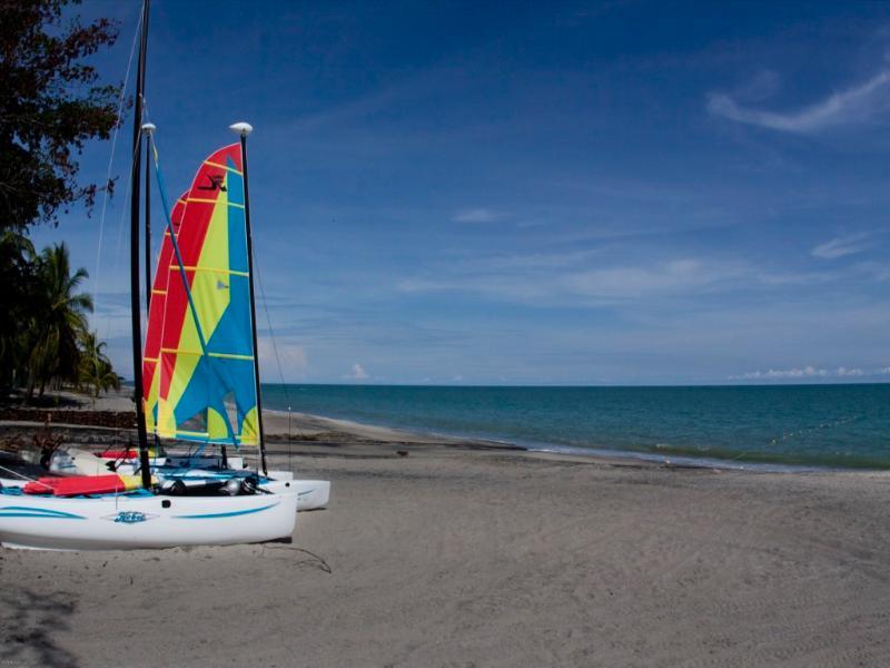 מלון סנטה קלרה Gran Evenia Bijao מראה חיצוני תמונה Beach at the Lake Ontario shore