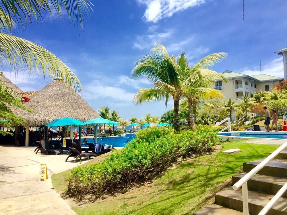 מלון סנטה קלרה Gran Evenia Bijao מראה חיצוני תמונה The pool at the Sheraton Resort Fiji